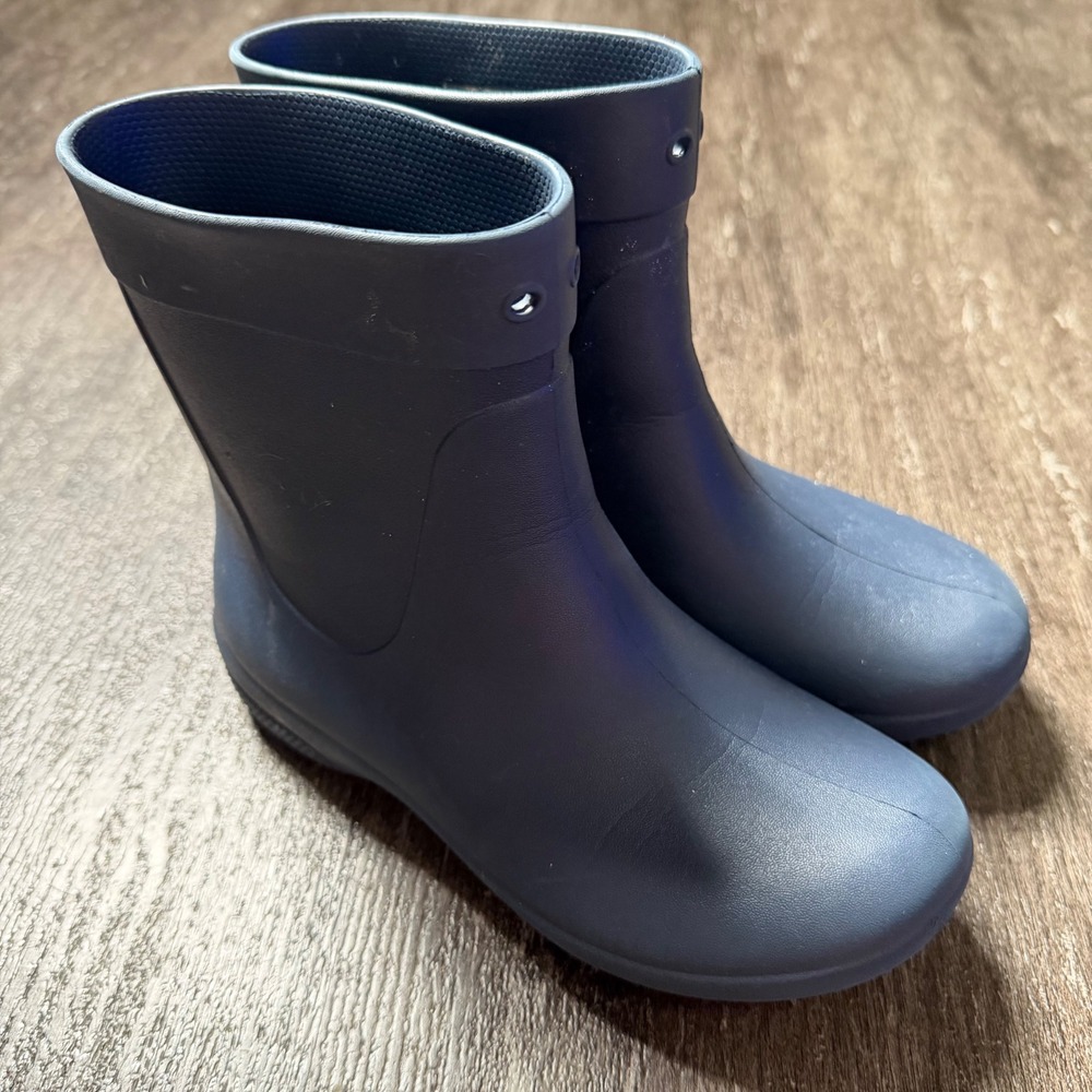 Crocs Freesail Rain Boots Women Size 4 Navy Blue Waterproof Ankle Boot